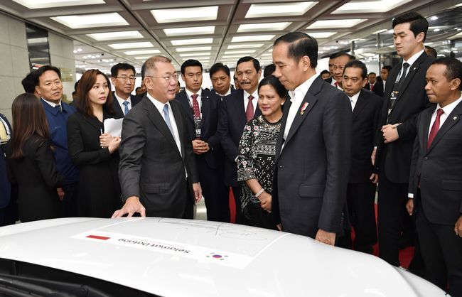 Di Depan Jokowi, Hyundai Siap Bangun Pabrik Mobil Rp 21 T NEWS. Gambar : Efrem Siregar/CNBC Indonesia