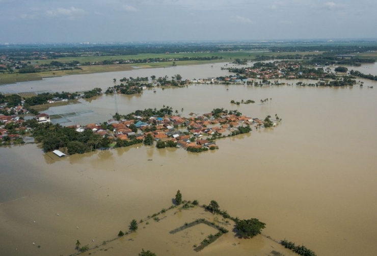 Banjir yang merendam salah satu desa di Karawang, Jawa Barat (kompas.com)