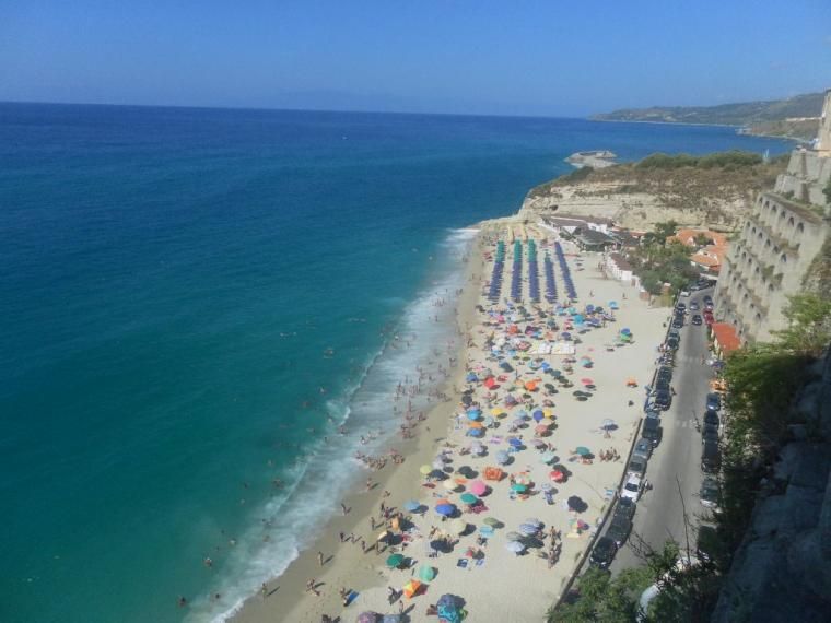 Pantai Tropea dilihat dari ketinggian 120 meter (dok Pribadi)