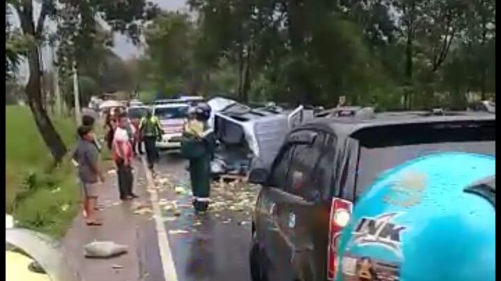 Gambar tangkap layar video kecelakaan lalulintas di Jalan Kawunghilir.
