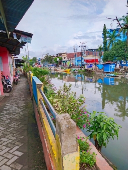 Salah satu sudut pemukiman nelayan di tepi Kanal Jongaya kota Makassar/Ft: Mahaji Noesa