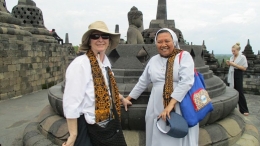 Bersama sr M. Kathleen di Borobudur ( dok pri )