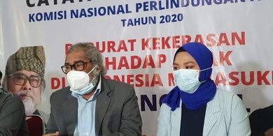 Ketua Umum Komnas Anak, Arist Merdeka Sirait dan mantan istri Daus Mini, Yunita Lestari di Komnas Anak, Jakarta Timur, Kamis (25/2/2021).