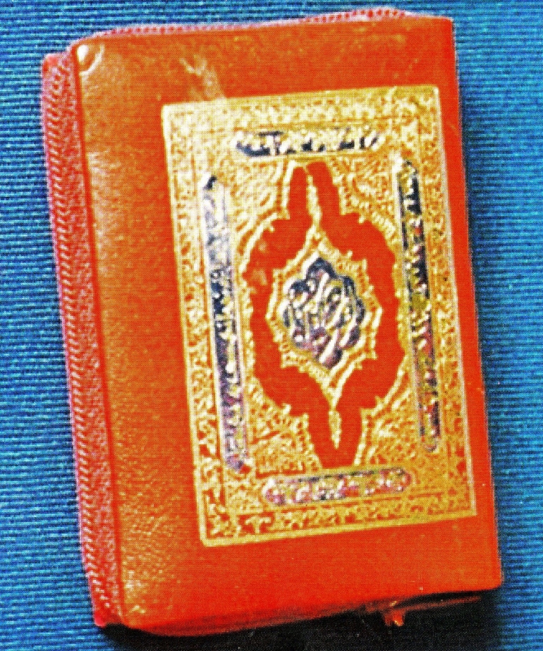 Al-Qur'an yang dibawa Pangeran Sultan di pesawat (foto Arab News)
