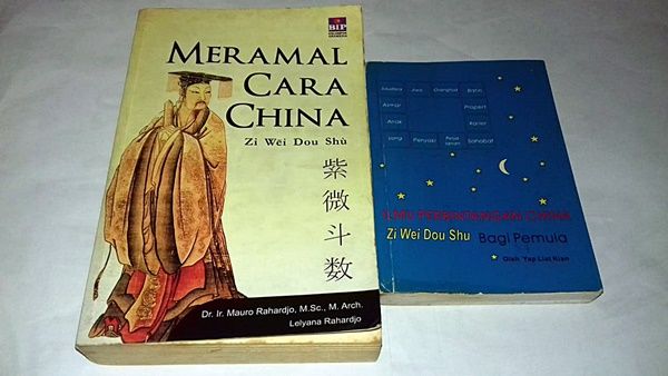 Buku tentang Zi Wei Dou Shu (Koleksi pribadi)