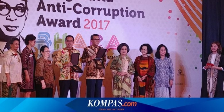 Nurdin Abdullah menerima Bung Hatta Anti Corruption Award tahun 2017 (KOMPAS.com/Ihsanuddin)