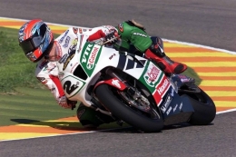 Honda VTR1000SP, dikembangkan khusus untuk mengalahkan Ducati, berkapasitas 999cc dengan dua silinder mesin. Sumber: www.bikesportnews.com