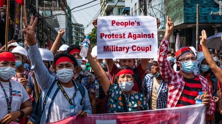 Tiga Jari, simul perjuangan rakyat Myanmar. Photo: CNN