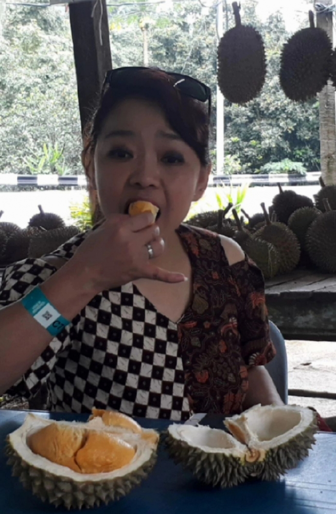 Mencicipi durian termahal (foto: dokpri)