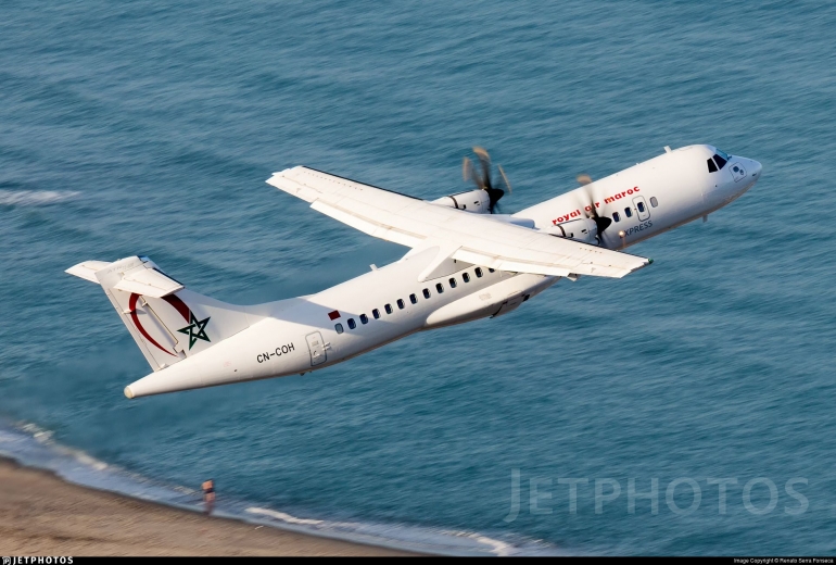 Royal Air Maroc menerbangi rute pendek Tangier-Gibraltar. Sumber: Renato Serra Fonseca/jetphotos.com