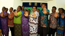 Ibu-ibu Papua menolak  miras  dan narkoba (Foto: CNN dari Antara)