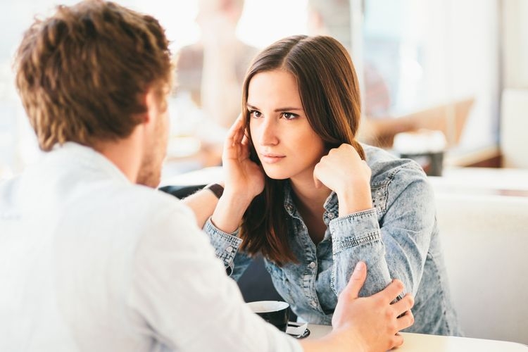Komunikasi jadi faktor penting dalam menjaga hubungan dengan pasangan| Sumber: Shutterstock via Kompas.com