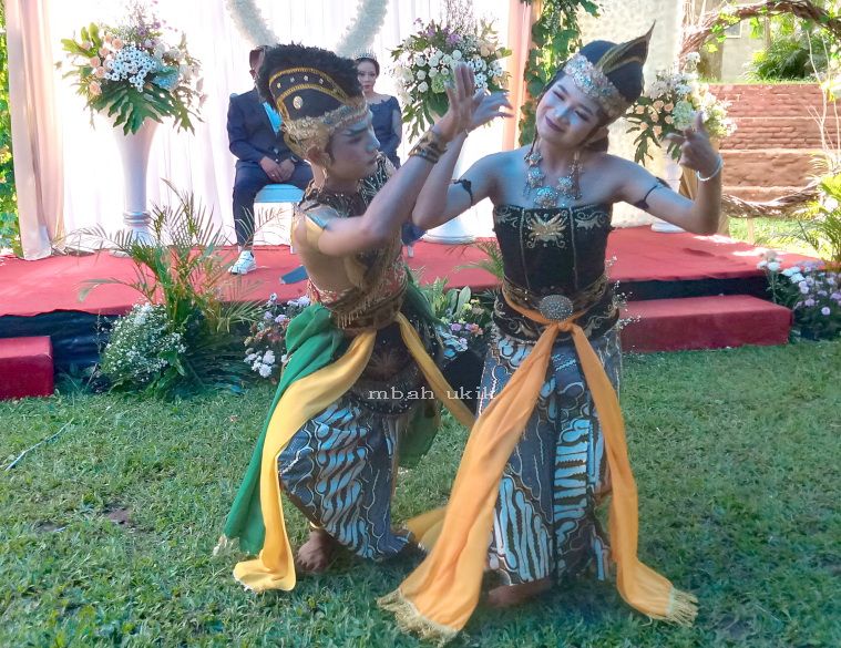 Sekartaji tersenyum gembira. Dokpri