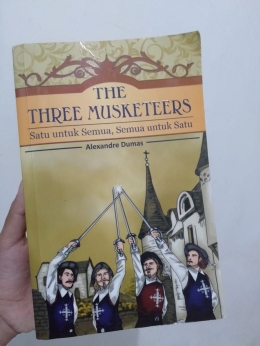Buku The Three Musketeers oleh Alexandre Dumas (dokpri)