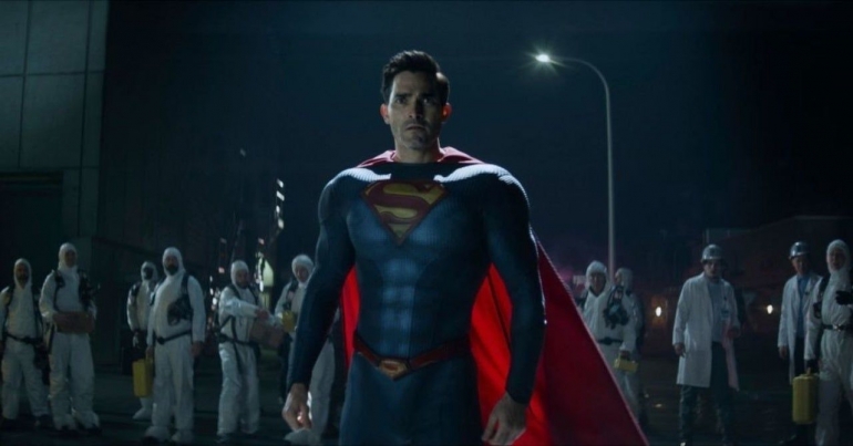 Tyler Hoechlin berperan sebagai Superman di serial 