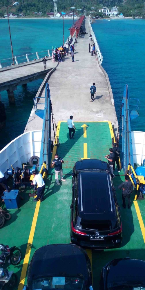 Kapal Ferry KMP Papuyu Tiba di Pelabuhan Lamteng Pulau Nasi (doc Rachmad Yuliadi Nasir/Istimewa)