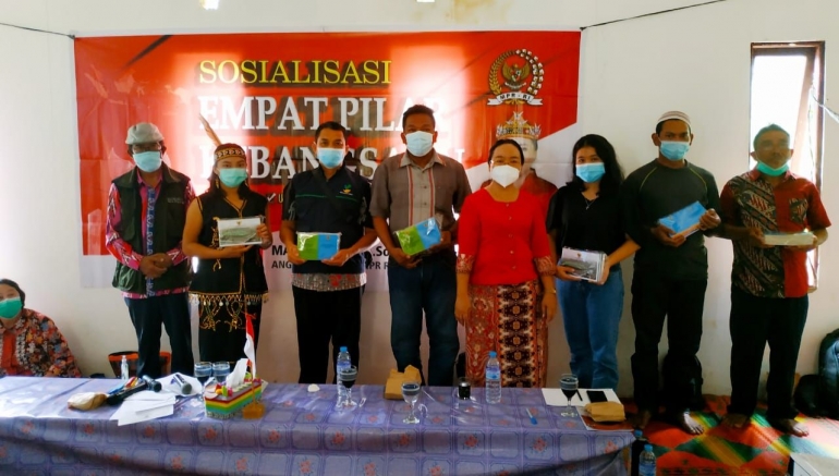 Anggota MPR RI dari Kelompok DPD RI Maria Goreti mengadakan Sosialisasi Empat Pilar di Asuansang Kab. Sambas.