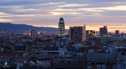 Torre Glories, menara dgn arsitektur unik di Barcelona. Sumber: koleksi pribadi
