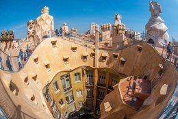 Casa Mila (La Pedrera) karya Gaudi. Sumber: www.pixabay.com