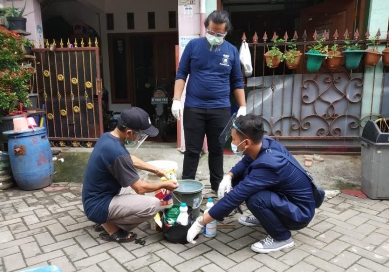 Pembuatan cairan disinfektan (Dokpri)