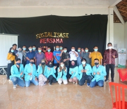 Foto Bersama KKN UNS dengan Warga dan Perangkat Kelurahan Popongan (Dok. pribadi)