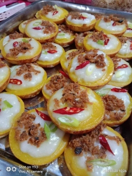 cara isi kue khas gorontalo (Dokpri)