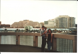 Dokumenasi pribadi - Aku dan keluargaku, dengan Dennis yang baru berumur 1 tahun 1997 lalu, dengan latar belakang Harbour Side, Darling Harbour .....