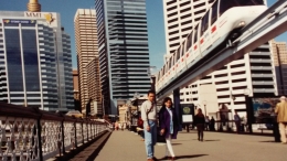 Dokumentasi pribadi | Aku dan adikku, dibawah rel monorail, Darling Harbour Sydney