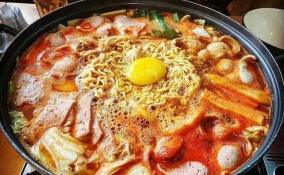 Ilustrasi Makanan Korea (sumber: kumparan.com)