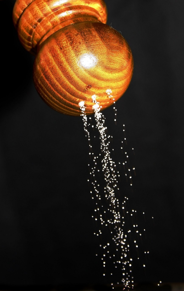 Garam merupakan salah satu pemberi rasa yang paling umum digunakan dalam masakan (Image by 955169 from Pixabay )