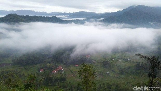 Pemandangan di Puncak Bangku dari Ciamis. (Foto: Dadang Hermansyah/detik.com)
