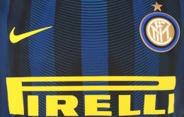 Jersey Inter dengan logo sponsor legendaris, Pirelli (sumber: intermilan.id)