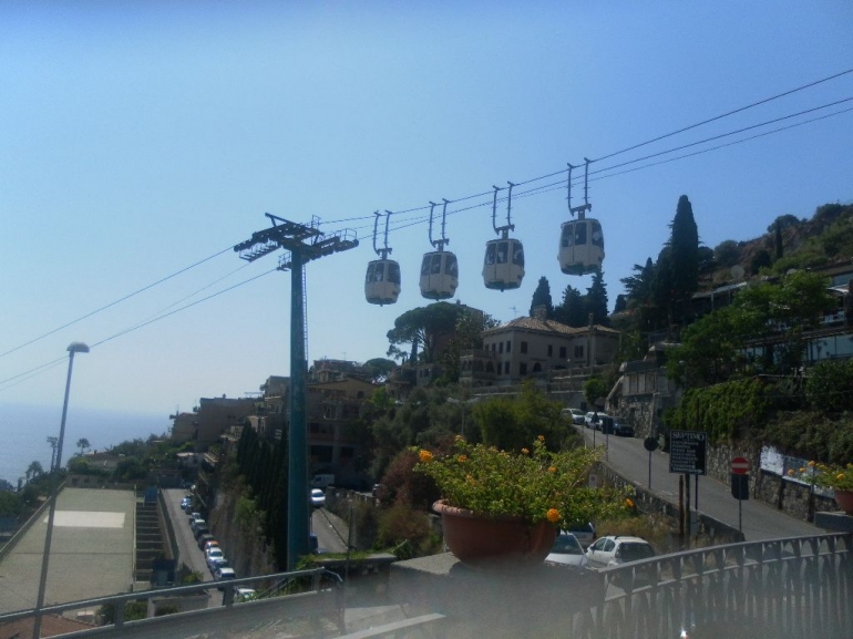 Dengan cable car mengelilingi pulau Sisilia (dok pribadi)