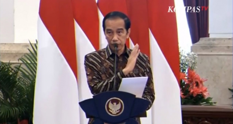 Jokowi dalam rapat kerja nasional Kementerian Perdagangan tahun 2021 di Istana Negara | sumber: Kompas TV