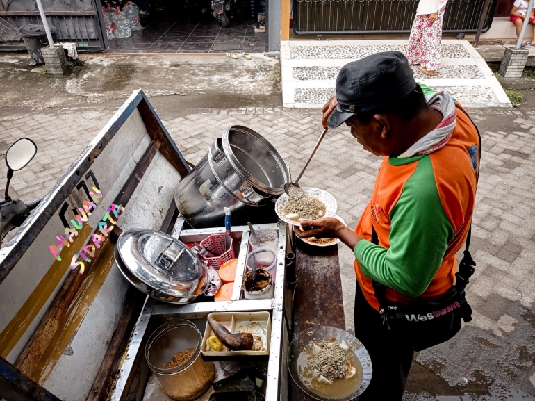 Jemput bola (delivery order) (Dokumentasi Mawan Sidarta)
