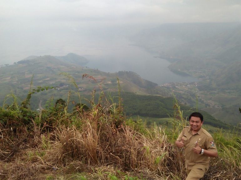 Panorama Danau Toba dan Desa Tongging dari Puncak Sipiso-piso, 3/4/2018 / (Dokumentasi pribadi)