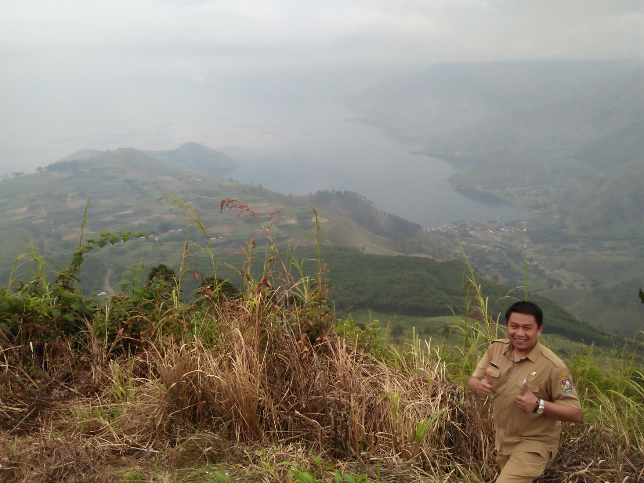 Panorama Danau Toba dan Desa Tongging dari Puncak Sipiso-piso, 3/4/2018 / (Dokumentasi pribadi)