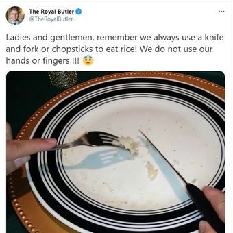 Tangkapan layar unggahan akun Twitter @TheRoyalButler yang menyebut bahwa makan nasi tak boleh menggunakan tangan pada Sabtu (6/3/2021).(TWITTER @TheRoyalButler )