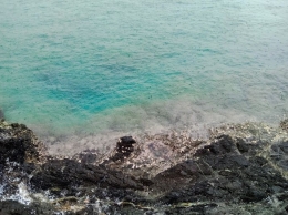 Air laut di tepi karang, pantai Hukurila (dokpri) 