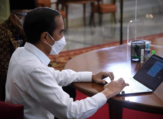 Presiden Jokowi Melaporkan SPT via E-Filing / presidenri.co.id