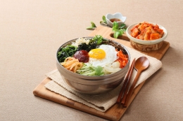 Makanan khas Korea: Bibimbap (Sumber gambar: Pixabay/changupn)
