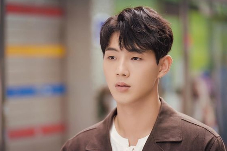 Aktor drama serial Korea Ji Soo tengah menjadi sorotan setelah ramai tuduhan soal bullying yang pernah ia lakukan semasa sekolah | Instagram @actor_jisooJi Soo via KOMPAS.com