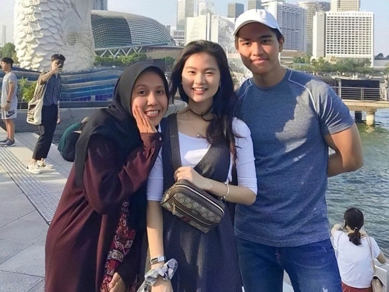 Gambar Nadya Arifta, Felicia dan Kaesang saat di Singapura (dok: TikTok)