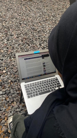 Seorang mahasiswa sedang melakukan kuliah daring. (dokpri)