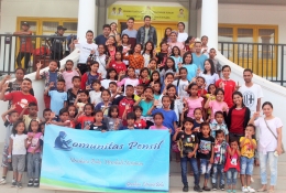 Relawan Literasi Komunitas Pensil dan Anak - Anak Binaan (foto. Silivester Kiik)