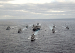 Gugus tempur Kapal Induk (Carrier Strike Group). Sumber gambar: US Navy/wikimedia.org