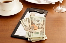 Uang tip setelah makan siang (ilustrasi pixabay)