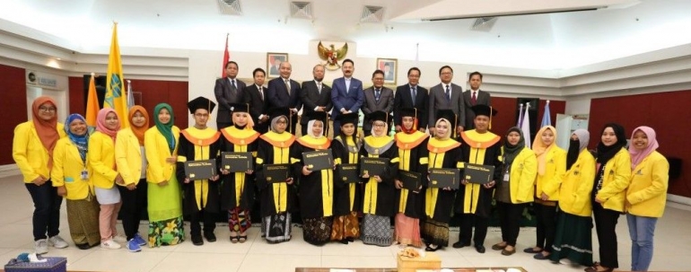 Acara wisuda UTKL pada tahun 2018 di Aula Hassanuddin KBRI Kuala Lumpur. (Dok. Pribadi).