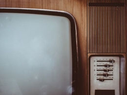 Ilustrasi televisi hitam putih (sumber gambar: pixabay.com)