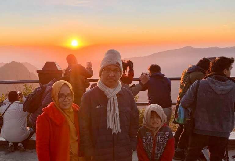 The Golden Sunrise of Bromo. Sumber: DokPri.